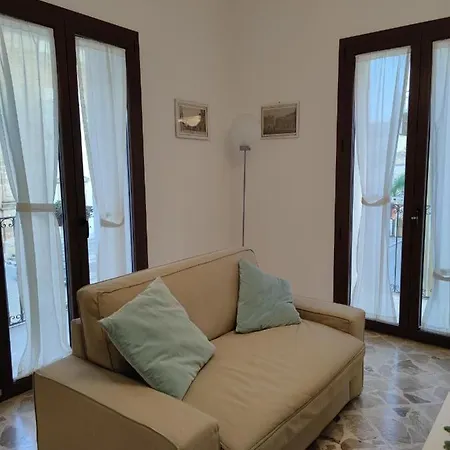 לינה וארוחת בוקר Brown'S House