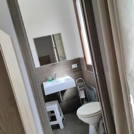 לינה וארוחת בוקר Brown'S House